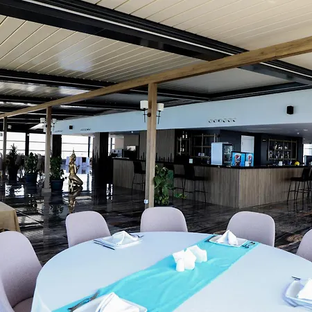 Point Beach&spa فندق